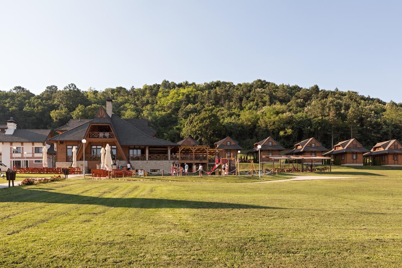 Etno Naselje Vrdnicka Kula Bed and Breakfast Vrdnik Esterno foto