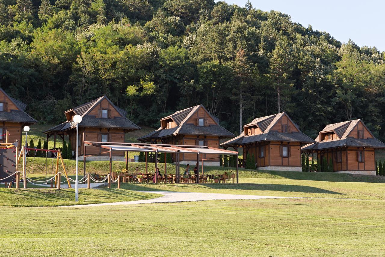 Etno Naselje Vrdnicka Kula Bed and Breakfast Vrdnik Esterno foto