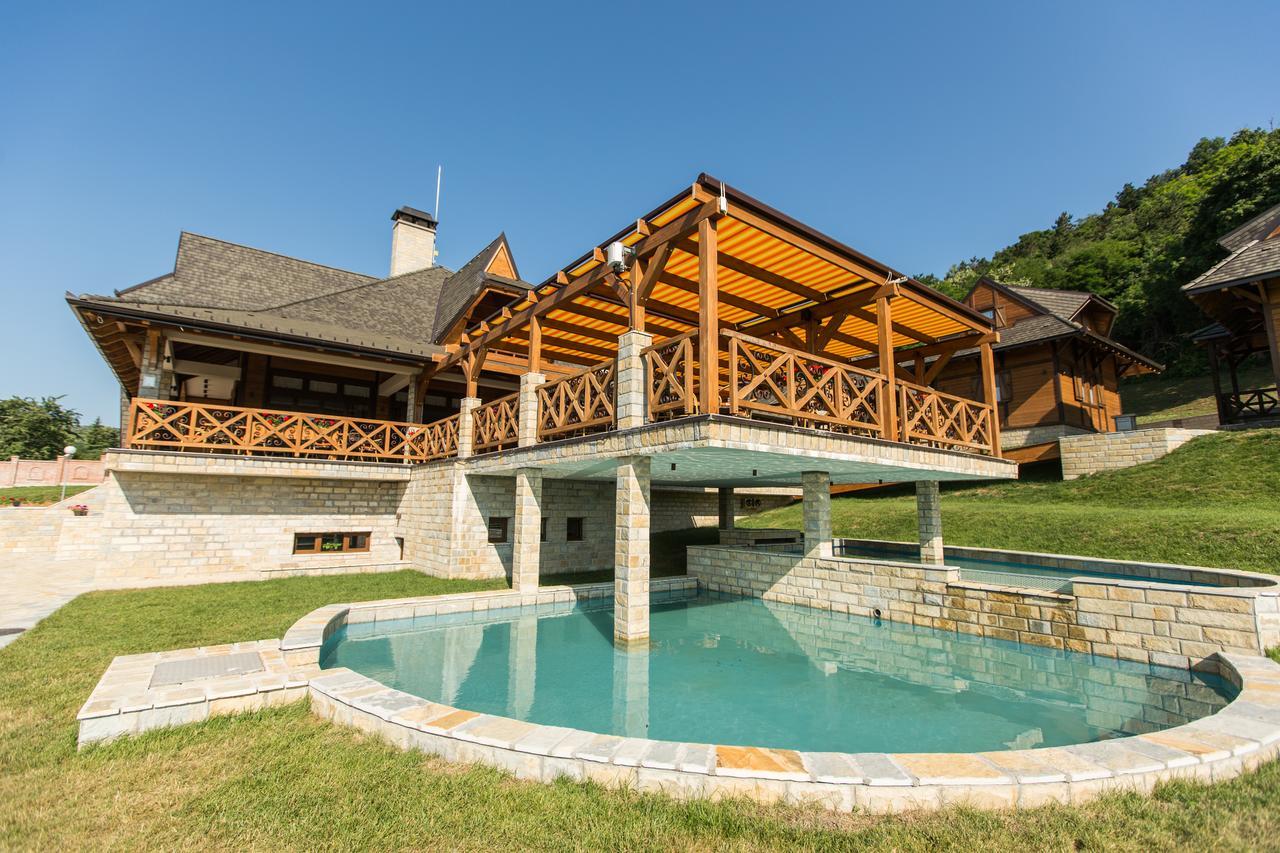 Etno Naselje Vrdnicka Kula Bed and Breakfast Vrdnik Esterno foto