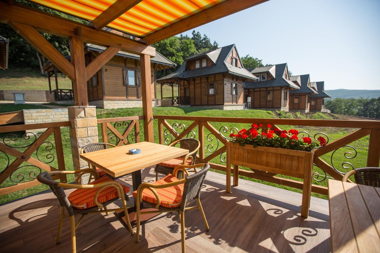 Etno Naselje Vrdnicka Kula Bed and Breakfast Vrdnik Esterno foto