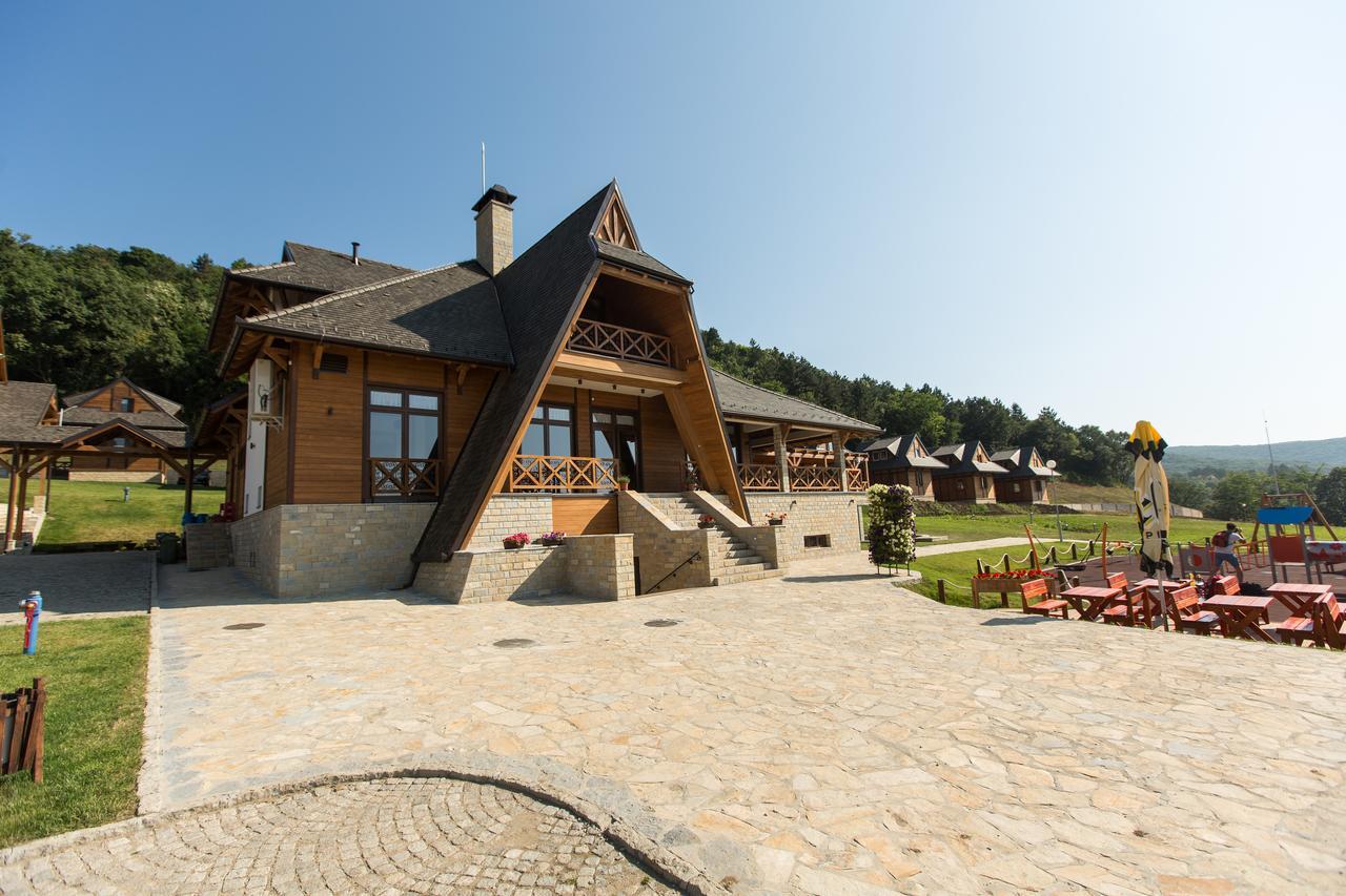 Etno Naselje Vrdnicka Kula Bed and Breakfast Vrdnik Esterno foto