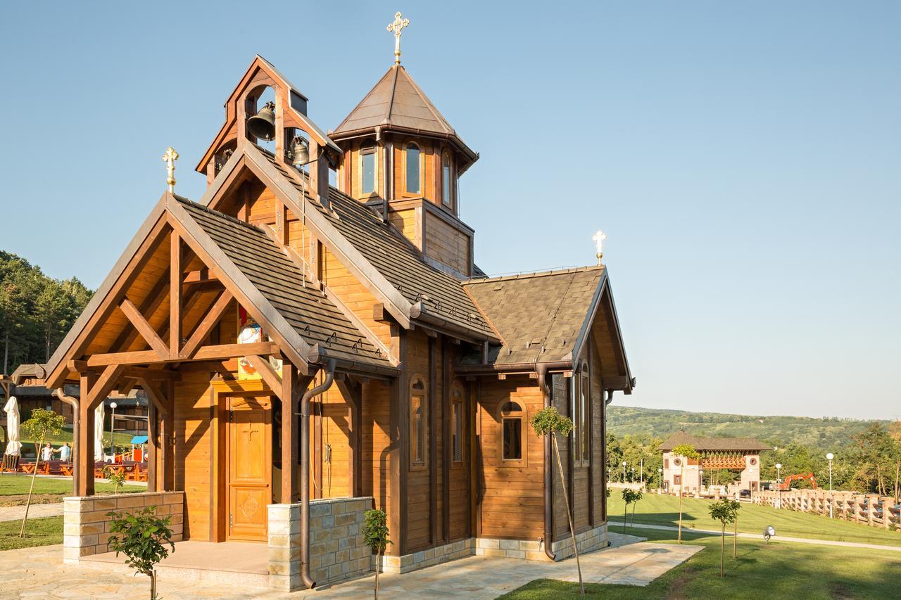 Etno Naselje Vrdnicka Kula Bed and Breakfast Vrdnik Esterno foto