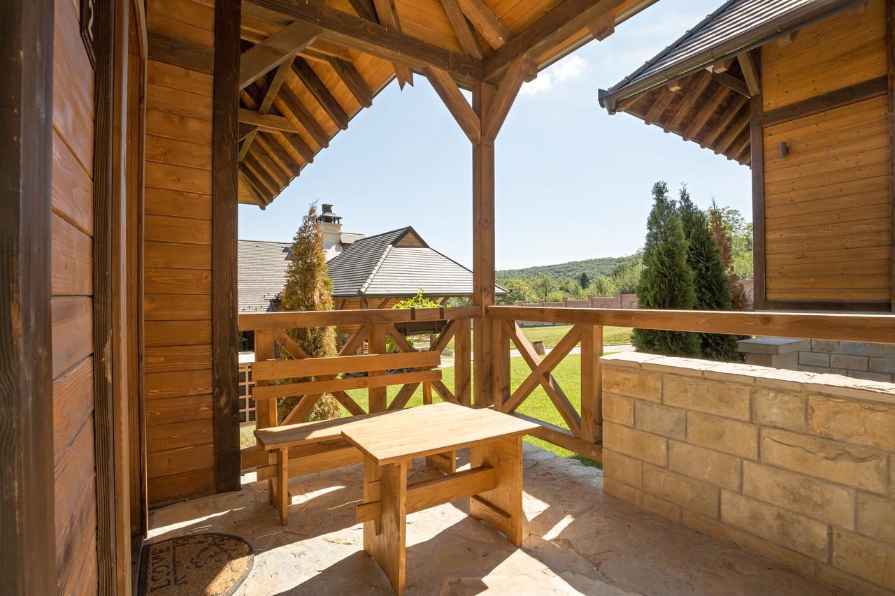 Etno Naselje Vrdnicka Kula Bed and Breakfast Vrdnik Esterno foto