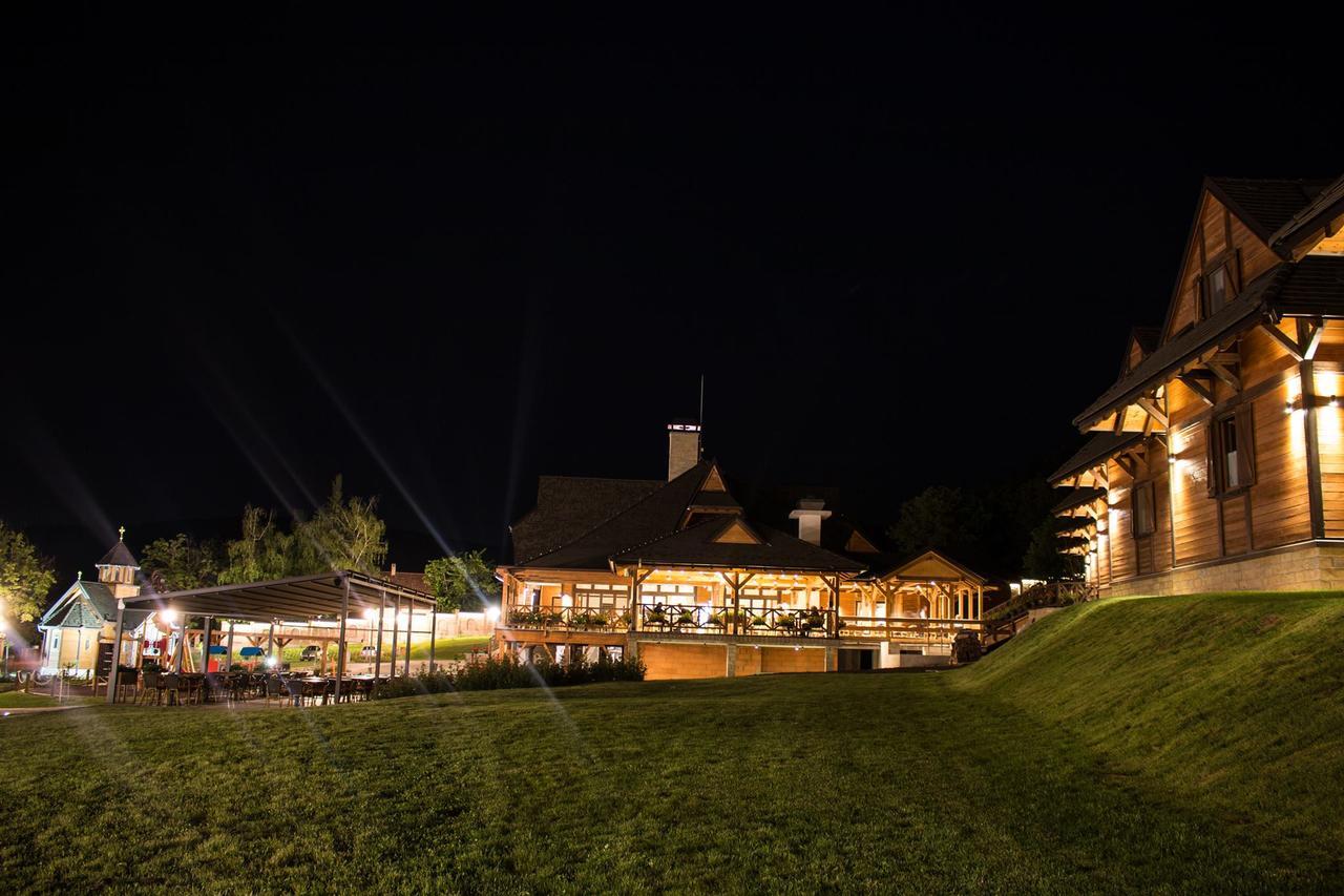 Etno Naselje Vrdnicka Kula Bed and Breakfast Vrdnik Esterno foto