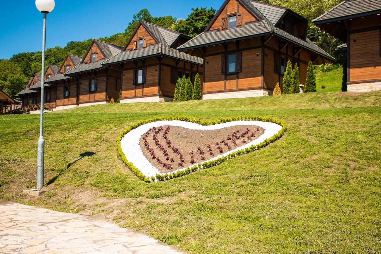 Etno Naselje Vrdnicka Kula Bed and Breakfast Vrdnik Esterno foto
