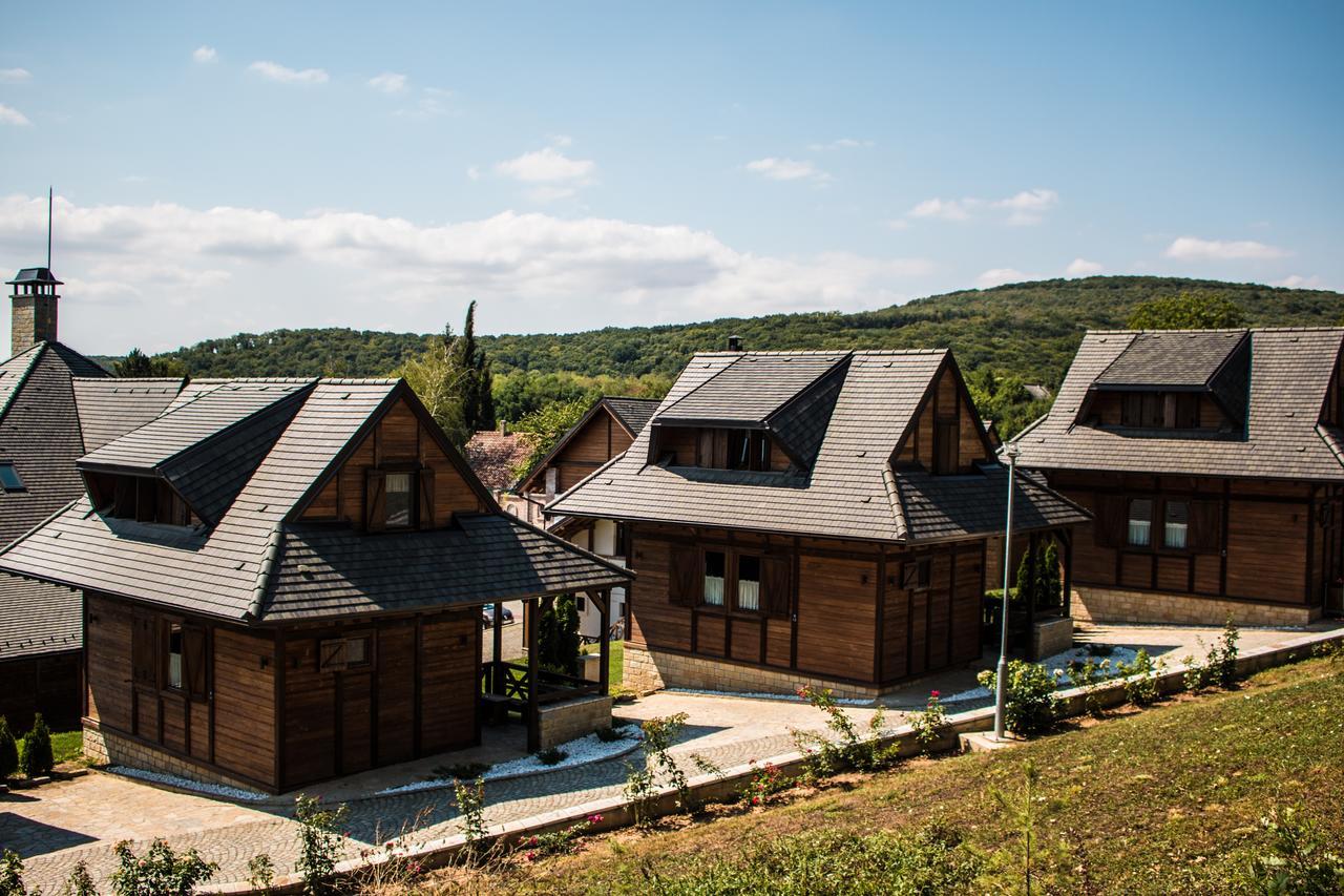 Etno Naselje Vrdnicka Kula Bed and Breakfast Vrdnik Esterno foto